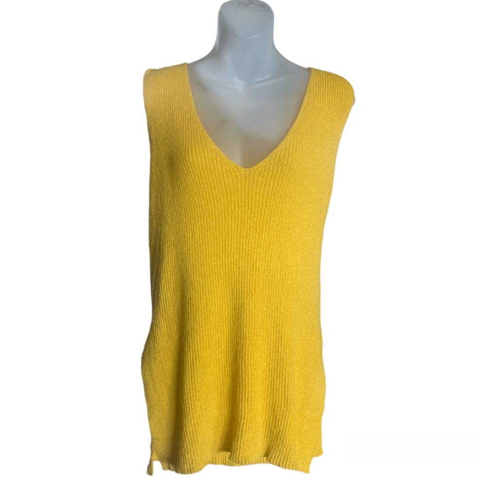 Cupcake and Cashmere Ribbed V Neck Side Slit Sleeveless Sweater in Daffodil Sz M